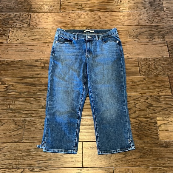 Levi’s Classic Capri Mid Rise Size 8 - Picture 1 of 16
